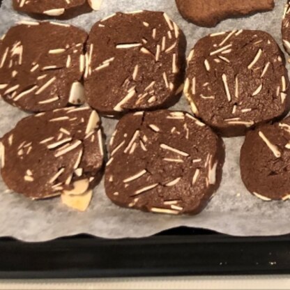 バレンタインに作りました！アーモンドの食感が美味しいクッキーに仕上がりました！